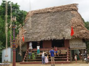 Exploring Bhohong village & Co Tu Ethnic Minority